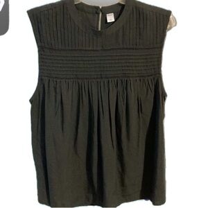 Old Navy sleeveless top. Gray. Size L. Cropped at waist. NWT.